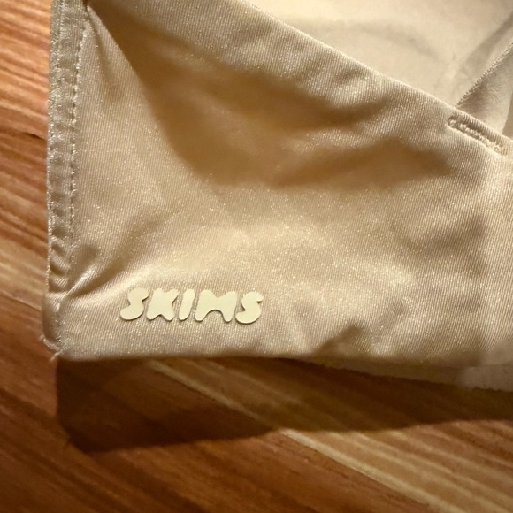 SKIMS Beige Seamless Bra - Picture 2 of 4